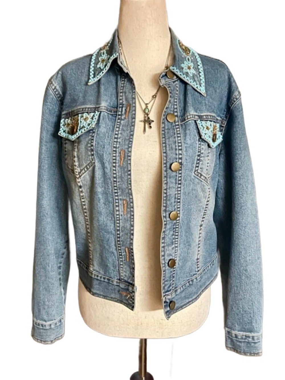 Very Vera ~ Women’s Size Small ~ Blue Denim W/ Floral ~ Turquoise Beaded Jacket